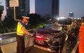 Mitsubishi Xpander Atap Terkoyak, Hujam Truk Dari Belakang, Setengah Bodi Menganga