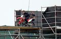 Ketahuan Nih Honda CRF Apa yang Dipakai Tom Cruise di Syuting Film Mission Impossible 7, Bisa Menebak?