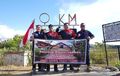 Rayakan Kemerdekaan dengan Turing, Anggota XMAX Jabeks Kibarkan Bendera Merah Putih di Km.0 Sape NTB