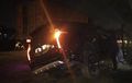 Pajero Sport Nyangkut di Pembatas Jalan, Bonyok Terjang Tiang Lampu, Kejadian Dini hari