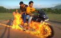 Kacau! Bajaj Pulsar 220F Dibakar Beneran Biar Kayak Ghost Rider, Lihat Ending-nya
