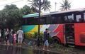 Bus Jurusan Jakarta-Cilacap Berantakin Rumah Warga, Honda Supra Digencet, Toyota Kijang Babak Belur