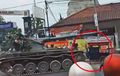 Ingat Kejadian Tank Tabrak Motor dan Gerobak di Cipatat? Malah Jadi Berkah Buat Tukang Tahu Gejrot, Kok Bisa? 