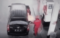 Video Aksi Nekat Sopir Jauhkan Toyota Avanza yang Meledak saat Isi Bensin, Terlambat Sedikit SPBU Bisa Kebakaran!