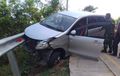 Toyota Avanza Ompong, Nyangkut Pembatas Jalur Geopark Ciletuh, Bumper dan Gril Rompal