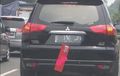 Pajero Sport Pelat Merah Nyaris Copot, Yang Hitam Masih Nempel, Netizen Bilang Lumrah