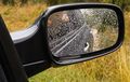 Cara Jitu Hilangkan Air dan Embun Dikaca Spion Mobil Saat Hujan