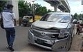 Nissan Elgrand Kap Mesin Meringis, Bumper Sobek, Ditebas Yamaha V-Ixion Lawan Arah