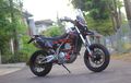 KLX250 Jadi Supermoto, Komponen Touring Nempel, Swing Arm Aprilia SXV
