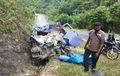 Daihatsu Gran Max Terburai di Sisi Tebing, Kabin Ambrol, Dua Penumpang Tewas
