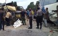Truk Mitsubishi Canter Amburadul, Adu Hantam Lawan Bus, Kedua Sopir Tewas