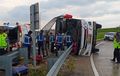 Bus PO Putra Pelangi Terguling, Ditembus Pembatas Tol Tebing Tinggi-Medan, Kernet Tewas Terjepit