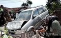 Isuzu Panther Jebol Tembok Makam, Pengemudi Ngeluh Pusing, Kencan Berujung Maut