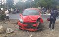 Daihatsu Ayla Remuk Separuh, Banting Setir Tumbuk Kios, Ulah Motor Ngaco