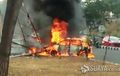 Suzuki Ertiga Diserbu Api, Ulah Pemotor Nyelonong Pindah Jalur, Berakhir Jadi Bangkai
