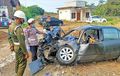 Toyota Great Corolla Remuk Total, Anggota TNI Tewas, Hantam Median Jalan Loncat Jalur Lawan