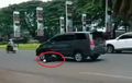 Kijang Innova Lindas Bocah Gagal Numpang Pikap, Tersungkur di Aspal, Berakhir di Kolong