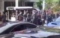 Heboh Rumah Penuh Mobil Mewah Digeruduk Puluhan Satpam, Sempat Nantang, Ini Masalahnya
