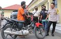 Pulang Mancing Enggak Tahan Lihat Kunci Tergantung, Motor Tetangga Disikat Juga