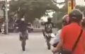 Video Dua Bikers Trail KO Ditrabas Emak-emak, Bergaya Wheelie di Lampu Merah