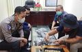 Penjual Mainan Sentil Koruptor, Bayar Pajak Kendaraan Pakai Koin, Polisi Puyeng Diajak Ngitung