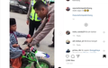 Kocak! Bocil Bonceng Tiga Naik Motor Trail Mini Dicegat Polisi, Endingnya Bikin Ngakak
