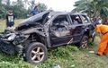 Nissan X-Trail Dipacu 120 Km/Jam, Terjang Pagar Tol Pemalang-Batang, Terbang dan Terguling Dua Kali
