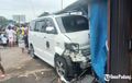 Suzuki APV Bikin Kacau, Hantam Bentor Meluncur Terjang Pikap, Berakhir di Toko Baju