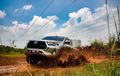 Tak Secanggih Mitsubihsi Triton, Ini Yang Bikin Sakti Toyota Hilux di Medan Off-road