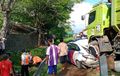 Mobil Petugas PJR Hancur Ditubruk Truk yang Sopirnya Mereka Bangunkan