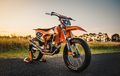 KTM 500 SXF Dirombak Jadi Flat Track Tapi Tetap Bernuansa Motocross