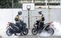 Yamaha Aerox 155 VVA Diadu dengan Honda Vario 150 eSP, Menang Mana?