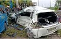 Honda Brio Melengkung, Bodi Bentuk V, Satu Polisi dan Penumpang Angkot Tewas Terjepit