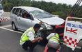 Toyota Avanza Kecepatan Tinggi, Atap Gepeng Terjang Pembatas Tol Pekanbaru-Dumai