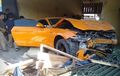 Ford Mustang Bobrok Wajah, Kepleset Pasir Posisi Ngebut, Obrak-abrik Warung Bakmie