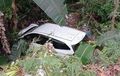 Daihatsu Terios Bersarang di Semak-semak, Hindari Lubang Hantam Motor, 1 Tewas