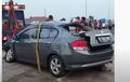 Honda City Melaju 100 Km/Jam, Trabas Genangan Air di Tol Tegal, Kocar-kacir Terjun ke Parit 10 Meter