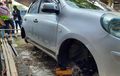 Nissan March Parkir di Pinggir Jalan, Empat Roda Raib, Maling Baik Hati Diganjal Batako