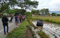 Toyota Avanza Menancap di Sawah, Injak Jalur Lawan Terjang Honda Supra Fit, Tewaskan Pasutri