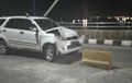 Toyota Rush Ringsek, Cium Pembatas di Jembatan Mahkota Samarinda, Tiga Motor Kena Imbas