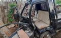 Suzuki Carry Dikemudikan Kondisi Mabuk, Hujam Pohon Hingga Kabin Ringsek, Pengemudi Terjepit