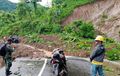 Jalur Menuju Geopark Ciletuh Longsor, Jalan Raya Tertimbun Tanah Tiga Meter, Ini Rute Alternatif yang Bisa Dipilih