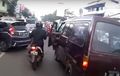 Awas Tertabrak Kendaraan Lain saat Buka Pintu Mobil, Pakar Safety Kasih Wejangan