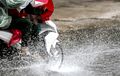 Waspada Korsleting Saat Hujan, Ini Sistem Kelistrikan Motor yang Wajib Diperiksa