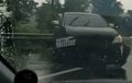 Kijang Innova Ompong, Hantam Pembatas Tol Ungaran, Bumper dan Gril Rontok