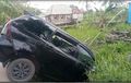 Toyota Avanza Tersungkur ke Rawa, Dihantam Truk Hasil Rampasan, Pelaku Bersenjata Parang