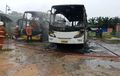Bus Pariwisata Dua Unit Tak Berdaya, Dikeroyok Jago Merah, Penyebab Misterius