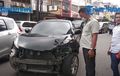Nissan Juke Ompong, Hajar Sedan Lalu Tebas Dua Toyota Avanza Parkir, Komponen Tercecer