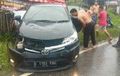 Toyota Vios Melintir, Bumper Ambrol Lampu Depan Cacat, Kepleset Tonjok Yamaha Xeon