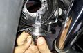 Ini Sebabnya Kaca Bohlam Lampu Motor Bekas Jangan Kepegang Tangan